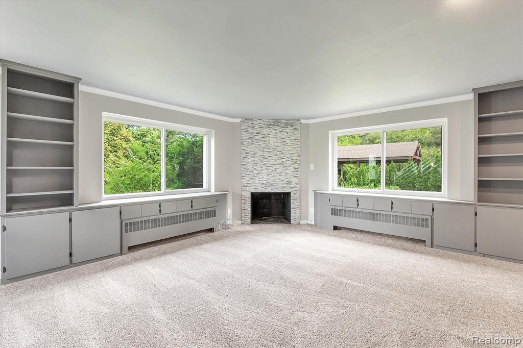 1058 Roslyn Road Grosse Pointe Woods, MI 48236 - Photo 13 of 43