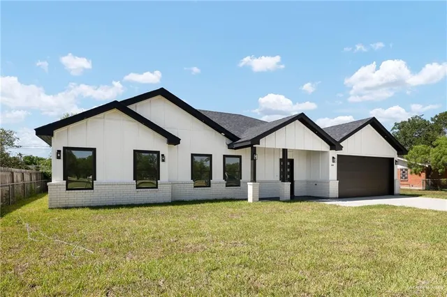 a front view of house with yard and entertaining space