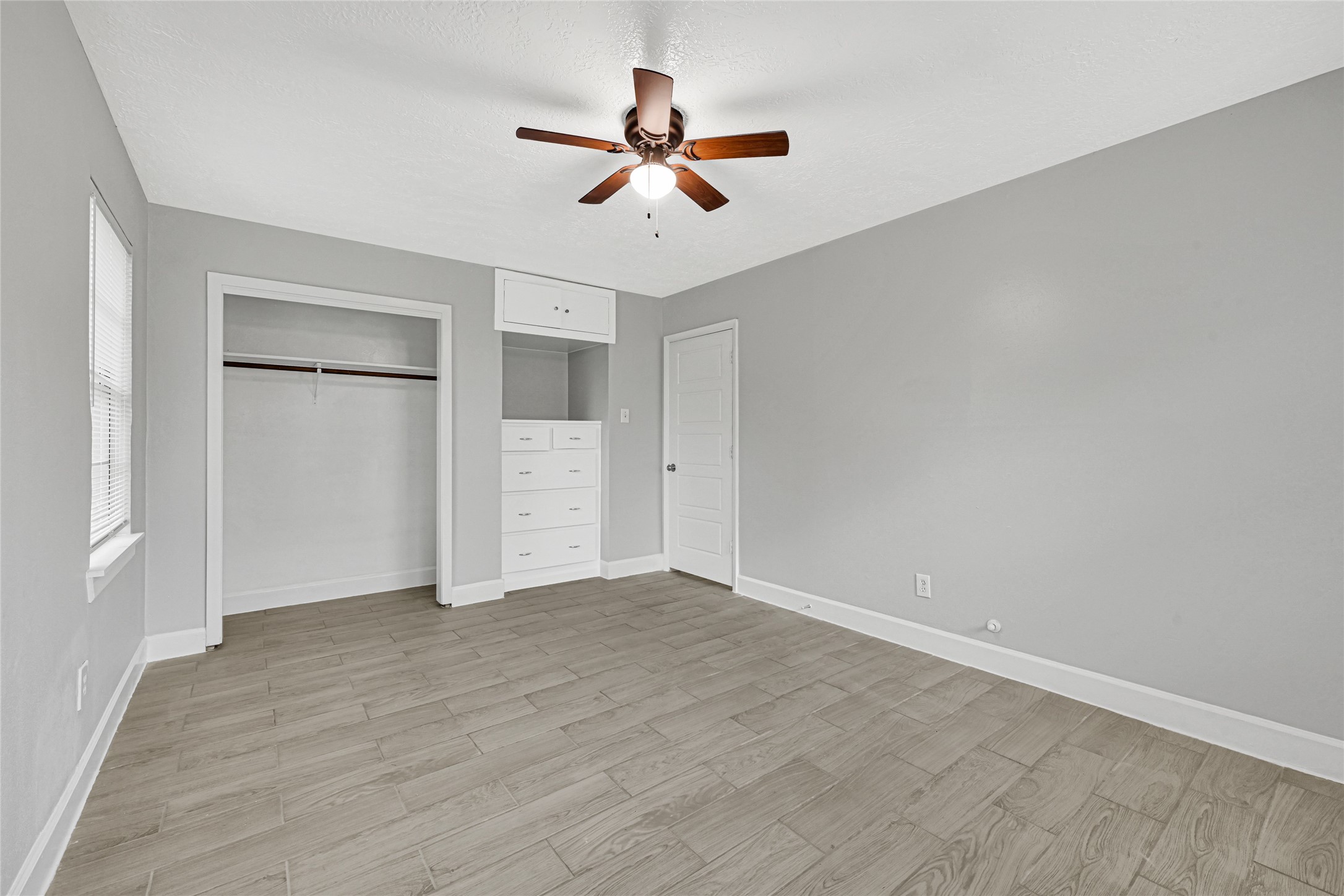 205 Grammar Road Houston, TX 77047 - Photo 15 of 26 wooden floor in an empty room