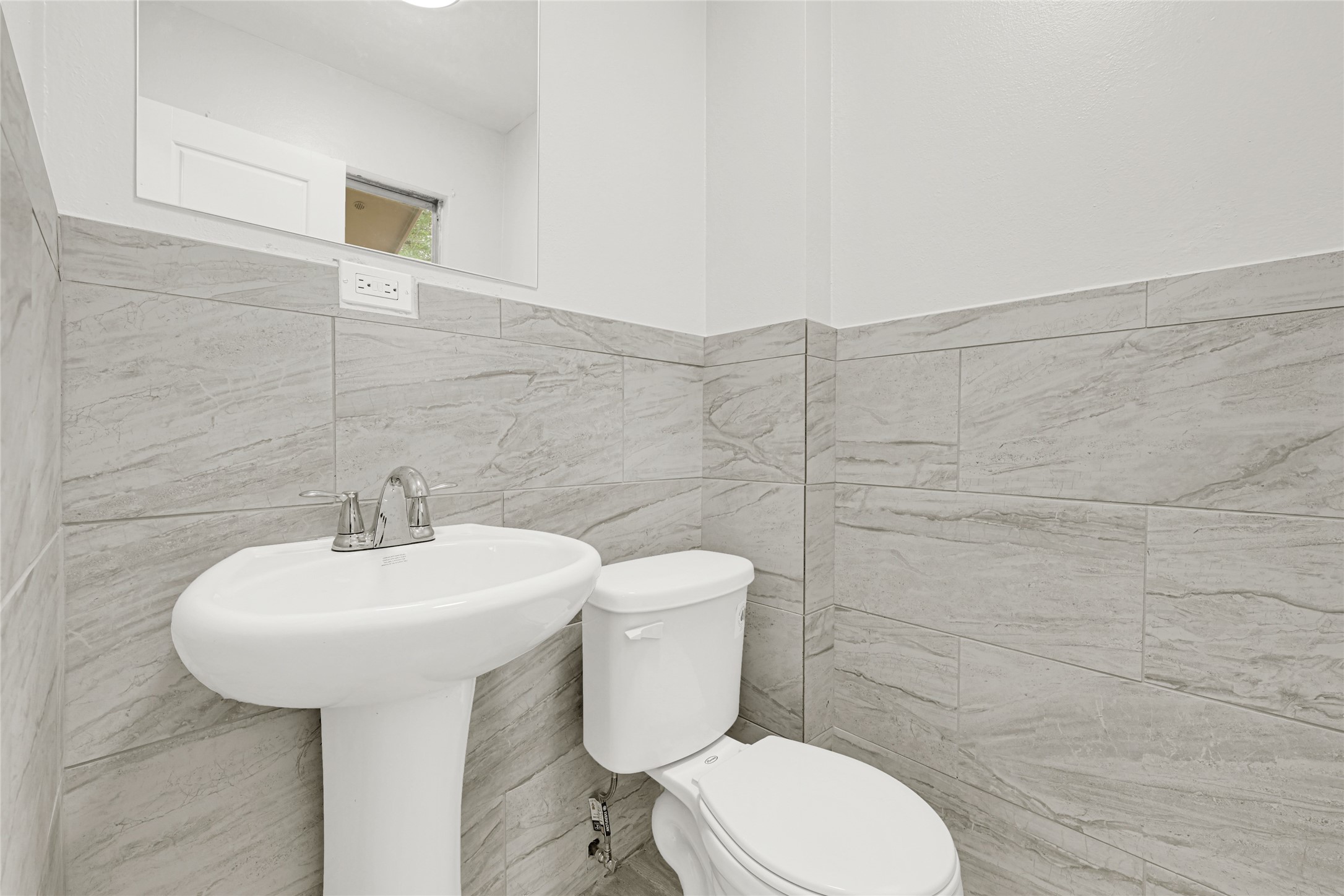 205 Grammar Road Houston, TX 77047 - Photo 16 of 26 a bathroom with a toilet sink and mirror