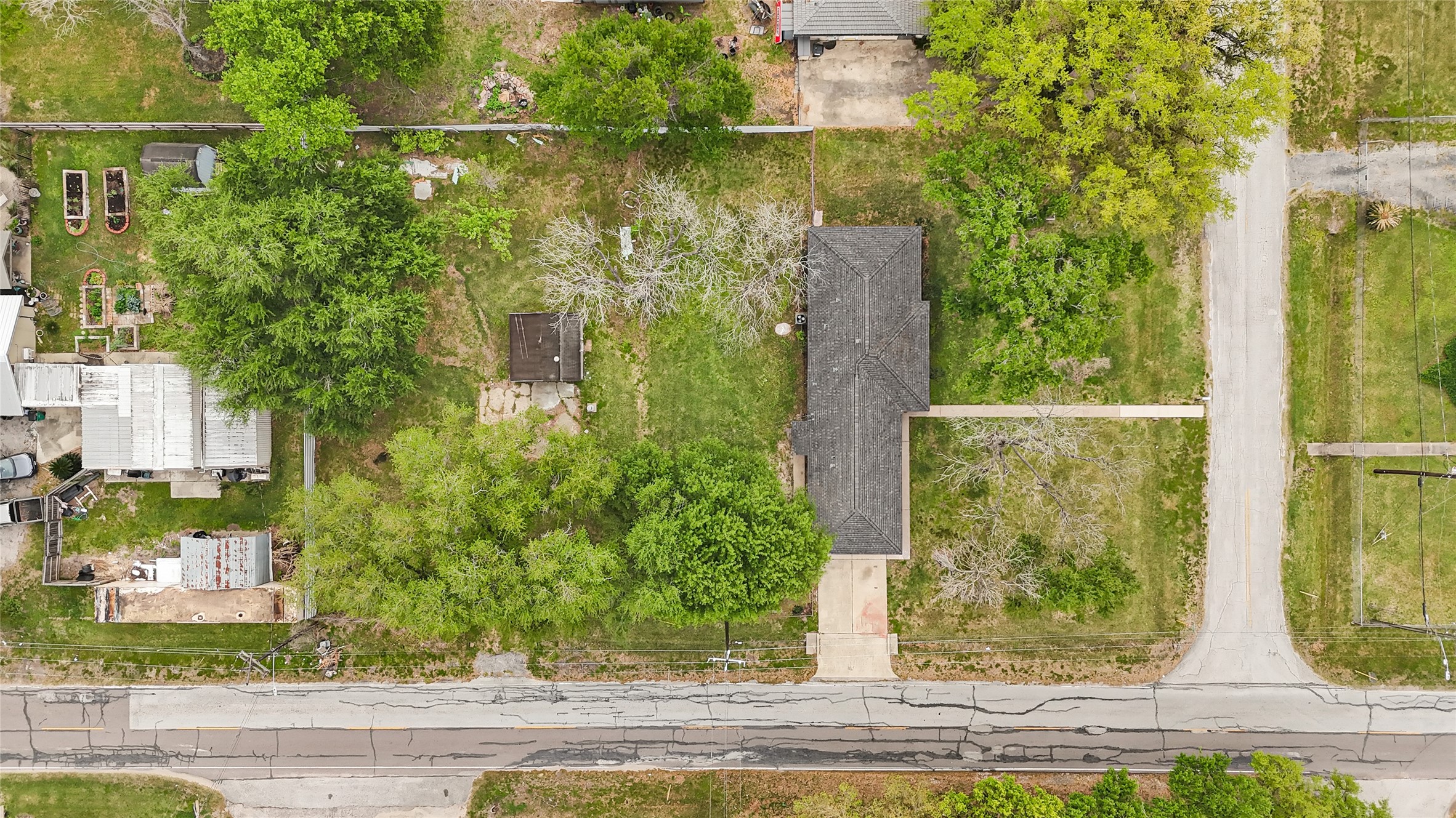 205 Grammar Road Houston, TX 77047 - Photo 26 of 26 a view of a yard from a balcony