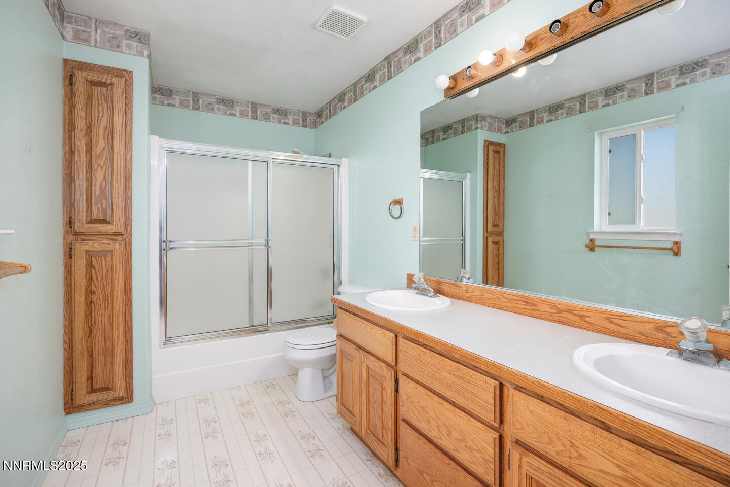 120 Hunter Park Way Fallon, NV 89406 - Photo 12 of 27 a bathroom with a sink a mirror and a shower