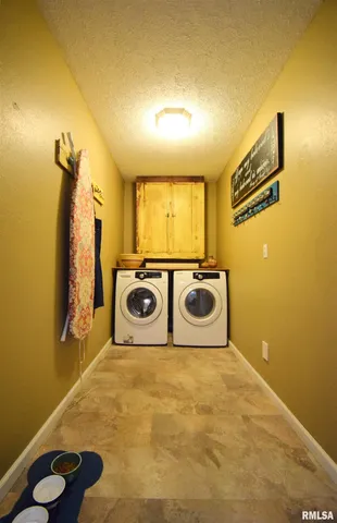 $365,000 | 677 County Road 105 East, Bluford, IL 62814