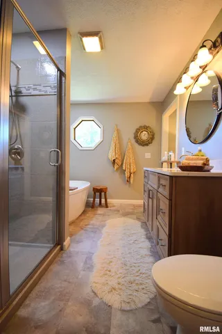 $365,000 | 677 County Road 105 East, Bluford, IL 62814