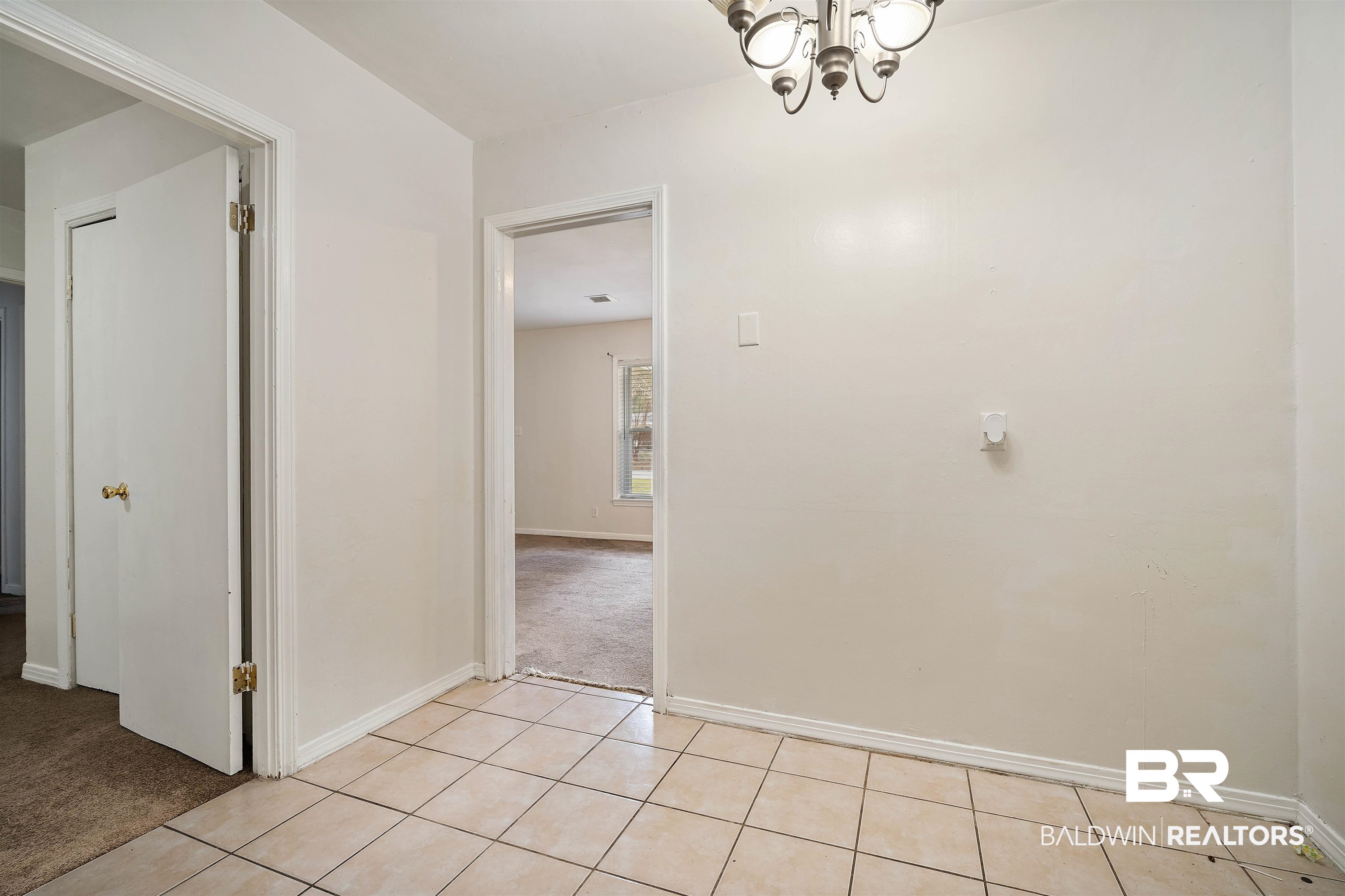 816 East Montfort Road Mobile, AL 36608 - Photo 9 of 24 Kitchen/ Eat In Dinning