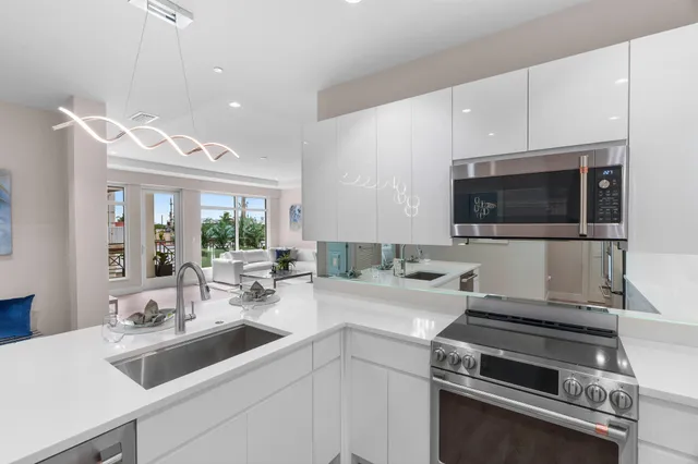 $1,095,000 | 41 Southwest Seminole Street, Unit 310, Stuart, FL 34994