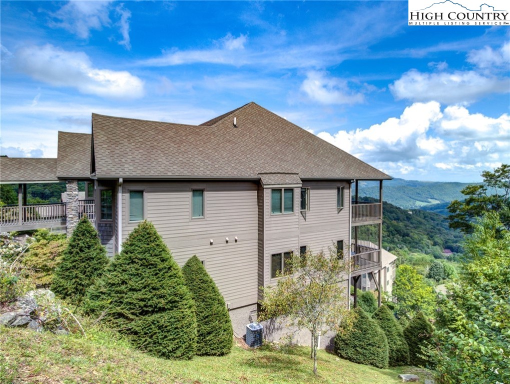 202 Pleasant View, Unit 9D Sugar Mountain, NC 28604 - Photo 3 of 48 a aerial view of a house