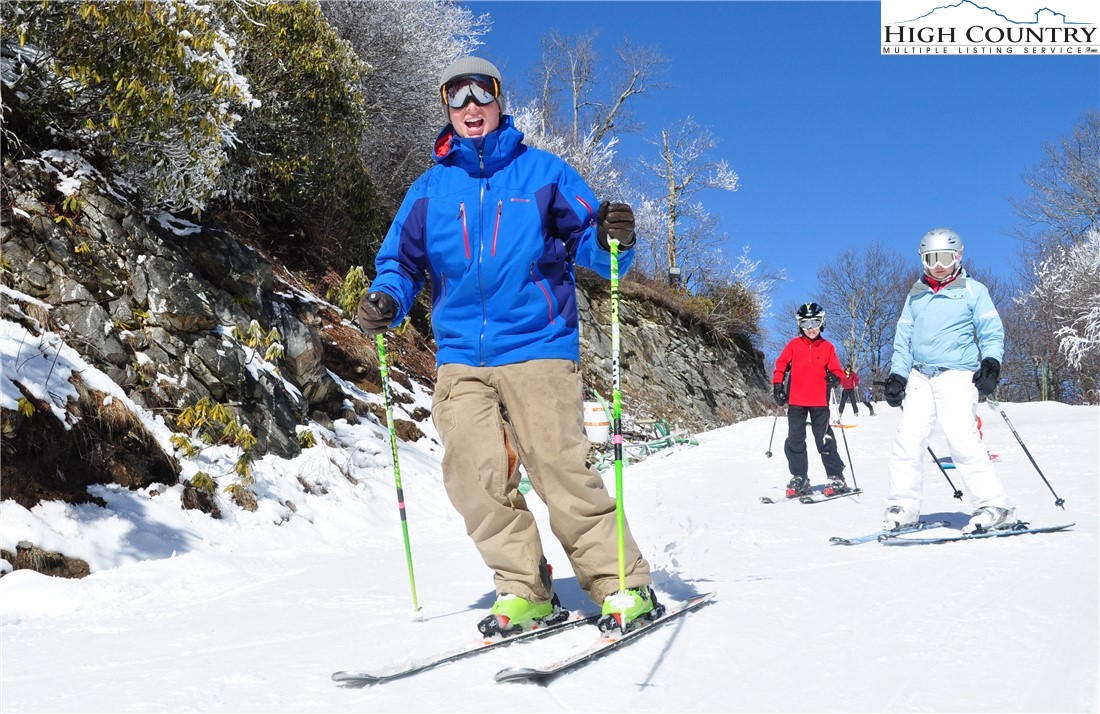 202 Pleasant View, Unit 9D Sugar Mountain, NC 28604 - Photo 47 of 48 a view of entryway