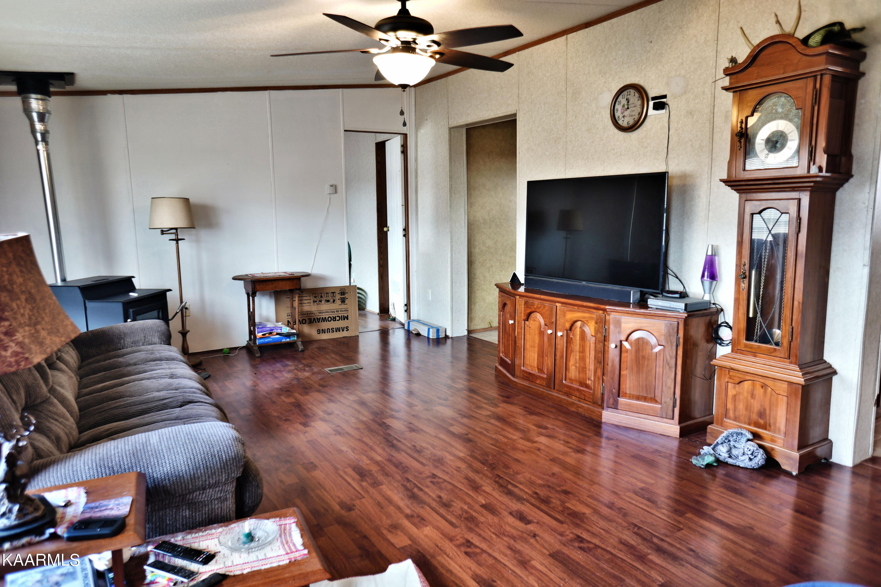 507 Phillipi Road Mohawk, TN 37810 - Photo 2 of 21 living area