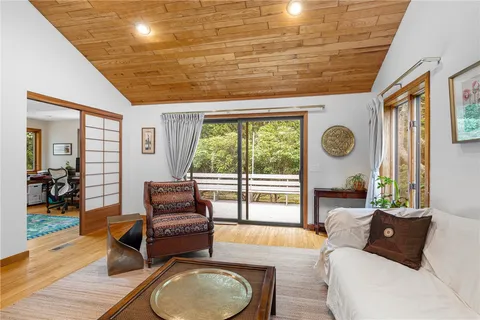 $950,000 | 38 River Run, East Greenwich, RI 02818