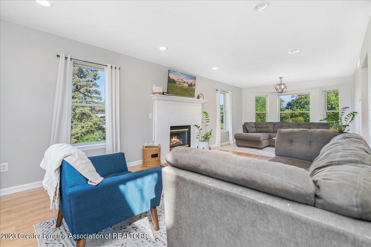 65 Three Oaks Road Okemos, MI 48864 - Photo 12 of 61 11-Media Jett-13