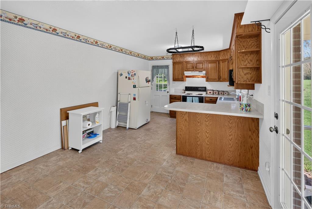 133 Burgundy Road Mount Airy, NC 27030 - Photo 11 of 32 Gallery Image 11