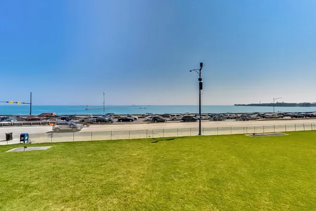 $3,300 | 900 North Lake Shore Drive, Unit 1003, Chicago, IL 60611