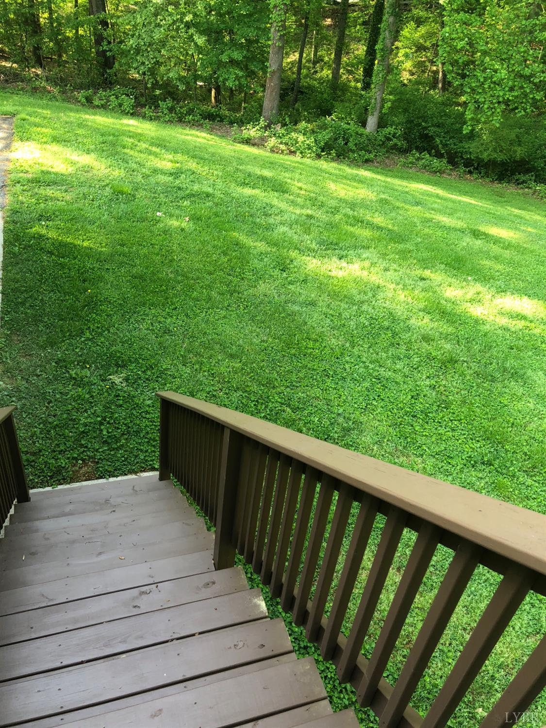 112 Wooldridge Circle Lynchburg, VA 24502 - Photo 7 of 29 a balcony with yard