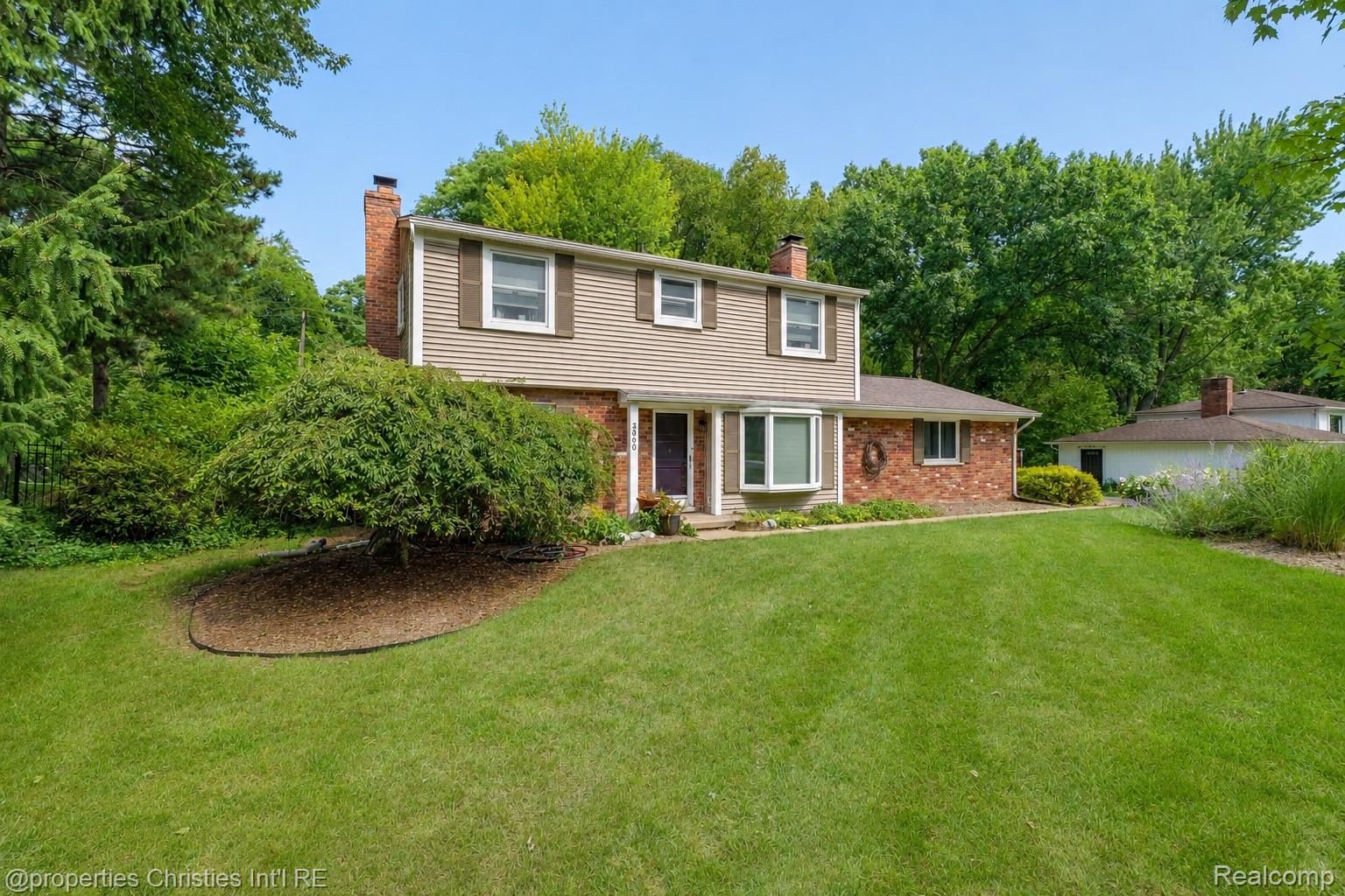 3560 Beach Road Troy, MI 48084 - Photo 1 of 40 2.jpeg