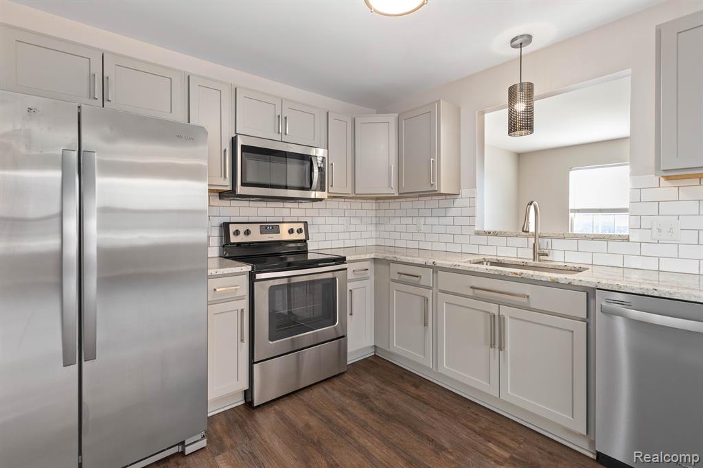 890 Lothrop Street Detroit, MI 48202 - Photo 6 of 27