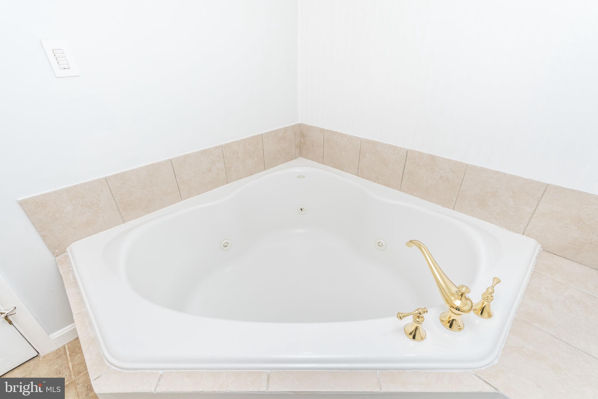 1224 Elm Road Baltimore, MD 21227 - Photo 27 of 36 Bathroom has shower and a jetted tub.
