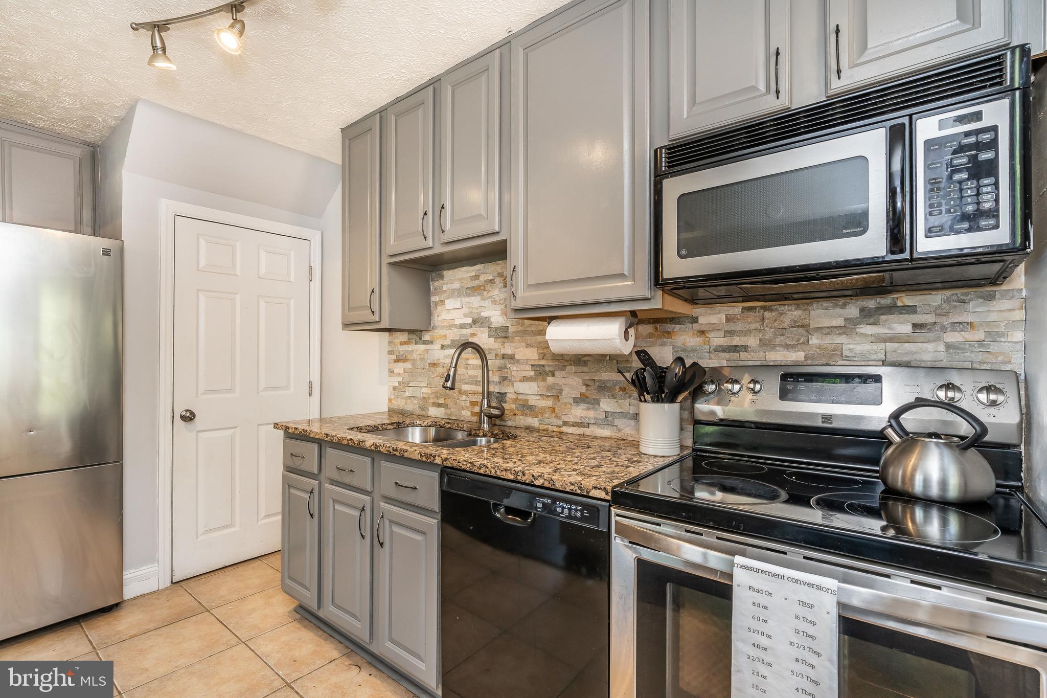 1224 Elm Road Baltimore, MD 21227 - Photo 9 of 36 Custom back splash.