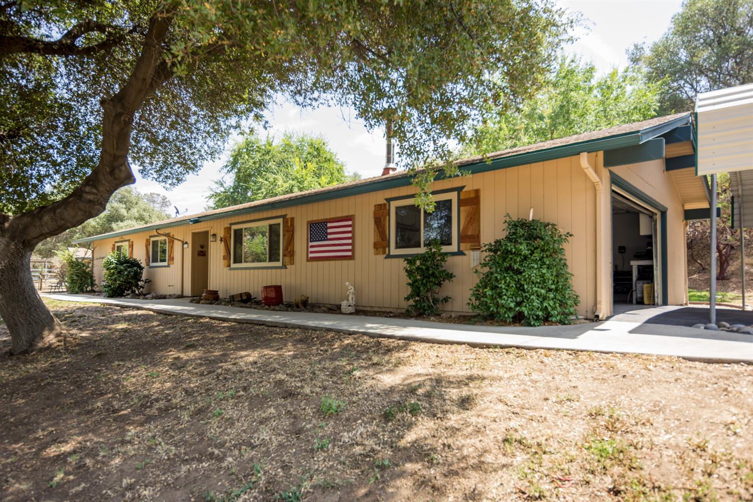 36687 Wells Road Coarsegold, CA 93614 - Photo 4 of 36 Gallery Image 4