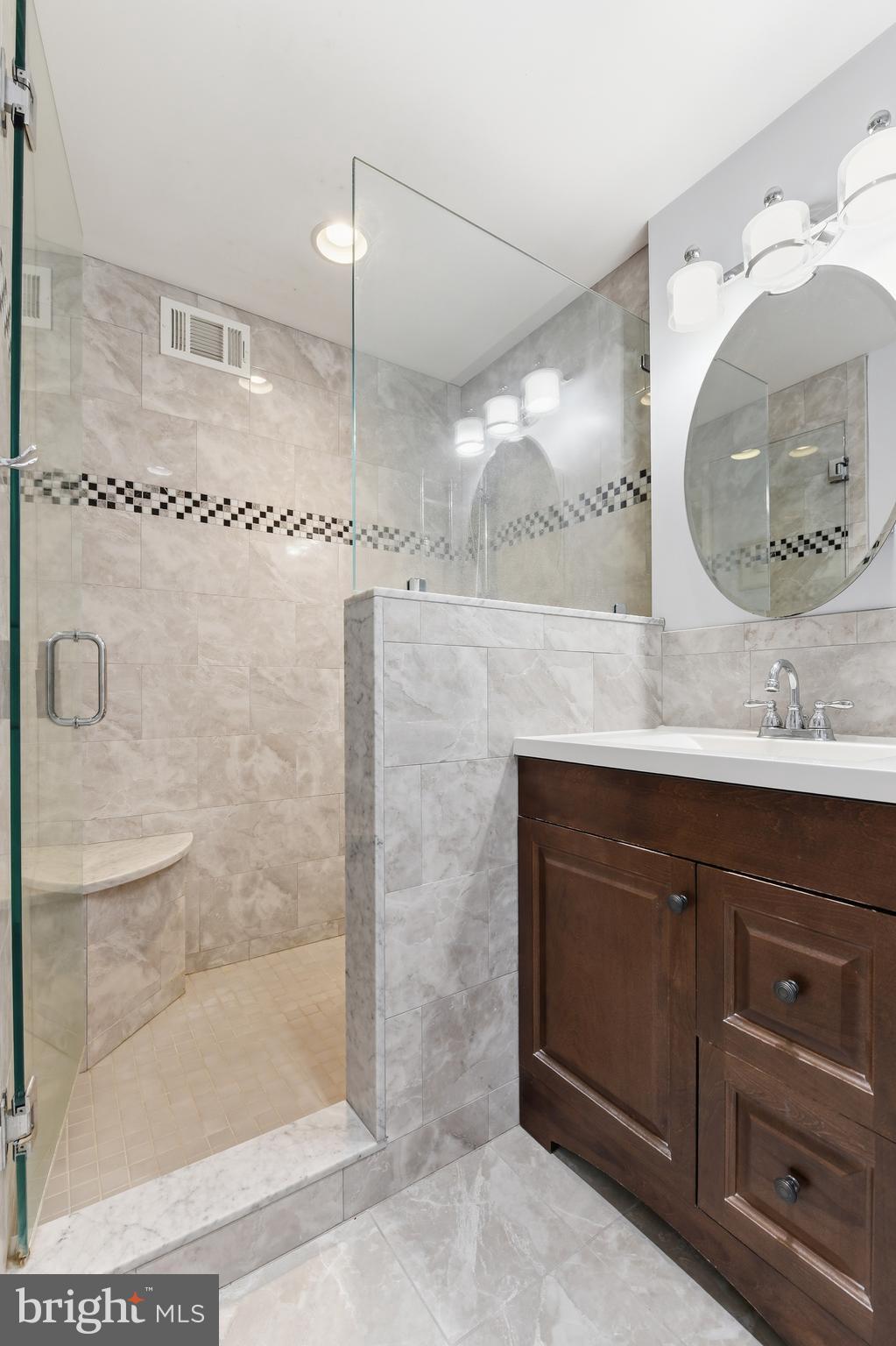 36 Par Drive Reading, PA 19607 - Photo 20 of 41 Owner Suite private bath
