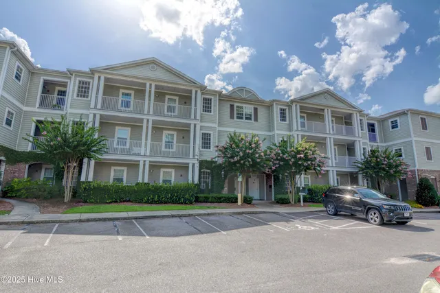 $267,000 | 215 Valencia Court, Unit 203, Wilmington, NC 28412