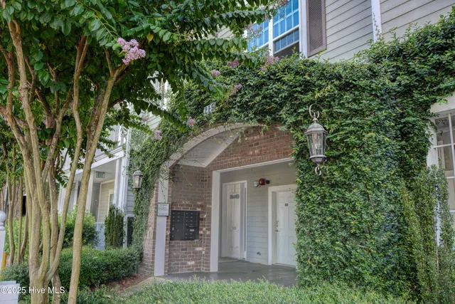 $267,000 | 215 Valencia Court, Unit 203, Wilmington, NC 28412