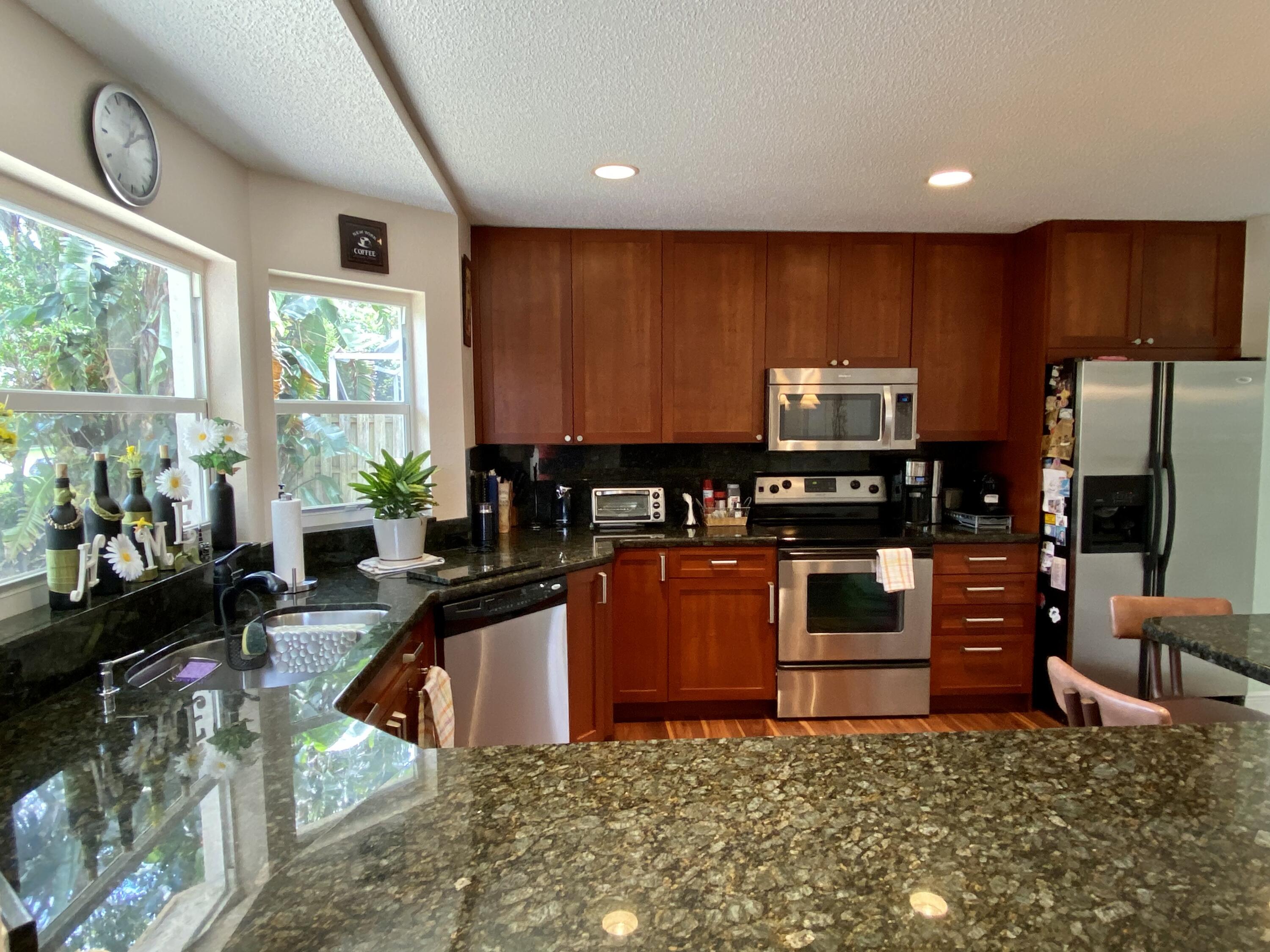 10783 Lake Oak Way Boca Raton, FL 33498 - Photo 7 of 40 21F80132-45BB-4B42-9272-2414C836F886