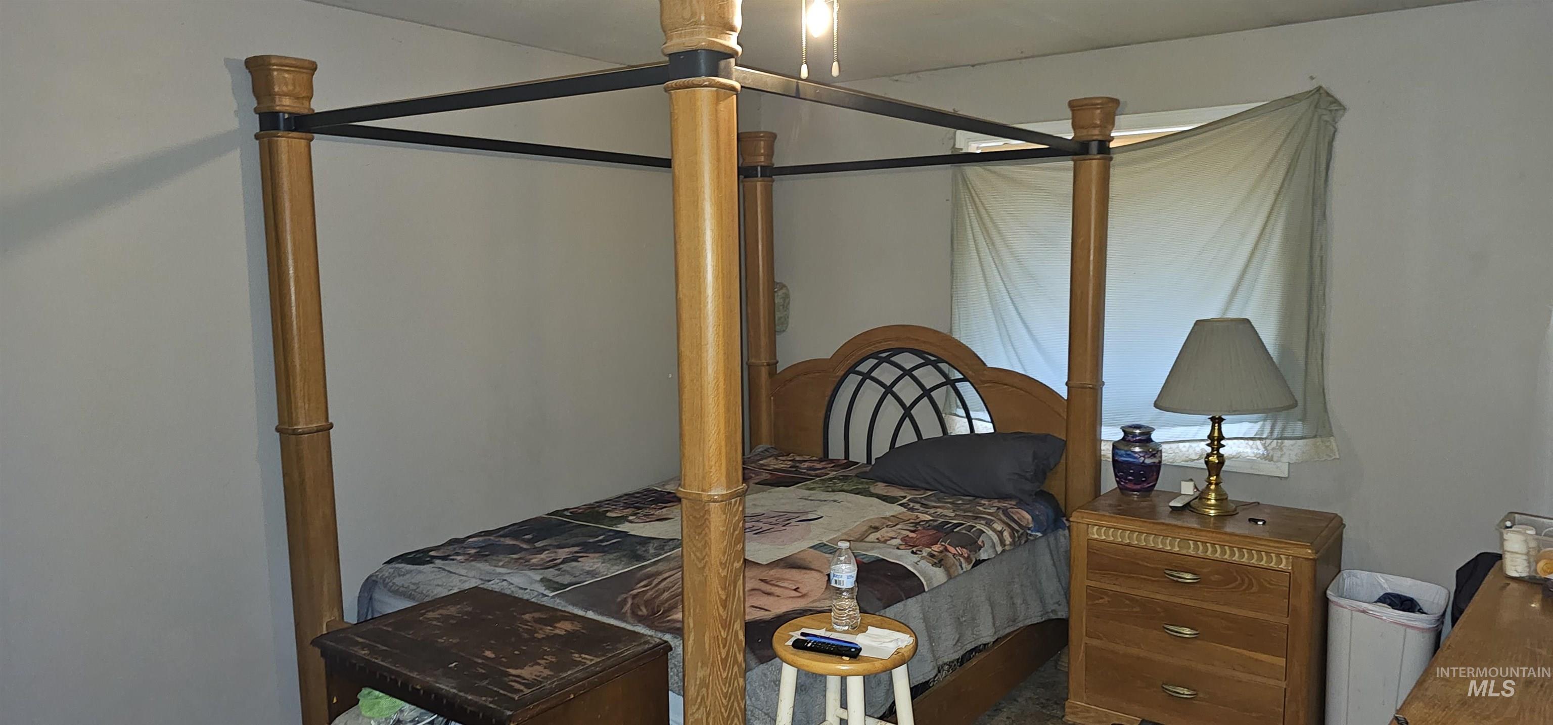 555 15th Street Vale, OR 97918 - Photo 11 of 27 View of bedroom
