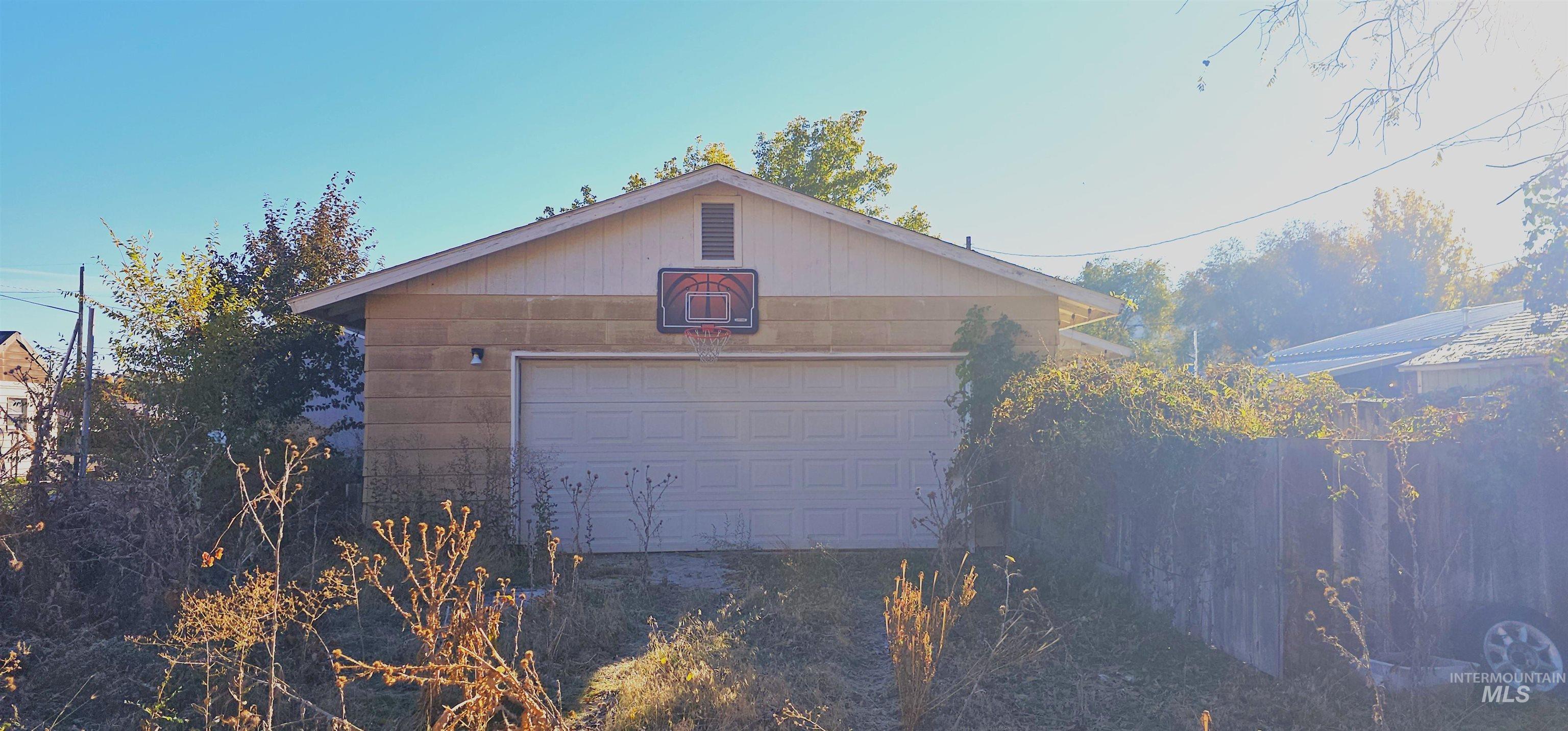 555 15th Street Vale, OR 97918 - Photo 2 of 27 View of garage