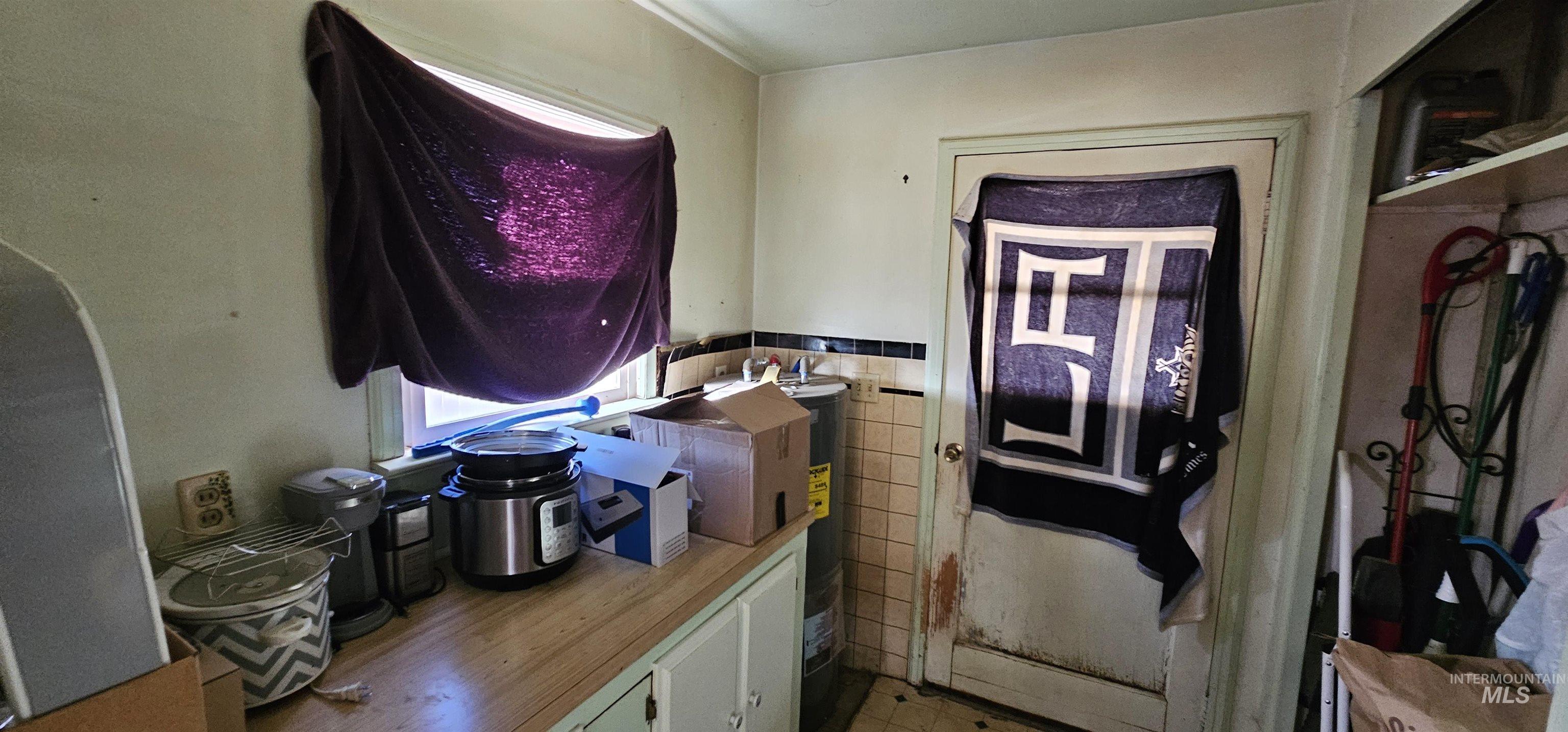 555 15th Street Vale, OR 97918 - Photo 27 of 27 Interior space featuring tile walls and electric water heater