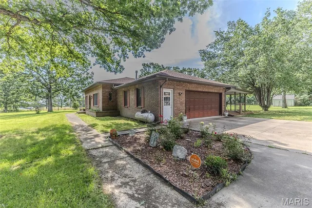 $389,900 | 30672 Hwy Bb, Lebanon, MO 65536