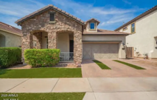 $2,300 | 10452 East Natal Avenue, Mesa, AZ 85209