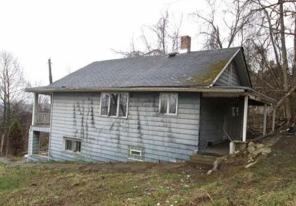 $31,700 | 715 Greensburg Pike, North Versailles, PA 15137