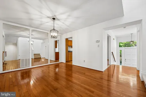 $799,900 | 5904 Valerian Lane, Rockville, MD 20852
