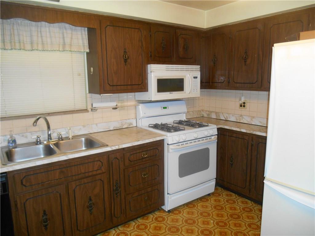 414 Trestle Road Plum, PA 15239 - Photo 4 of 25