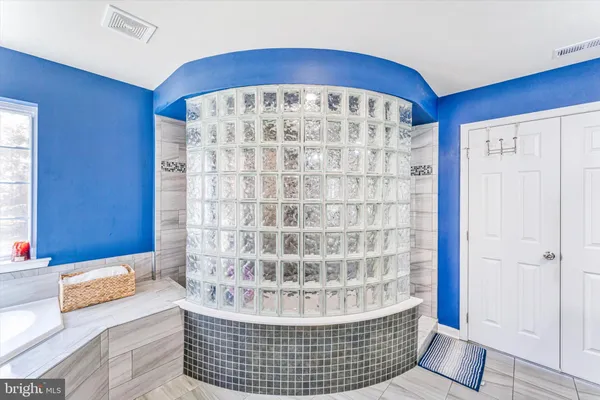 a view of a back yard