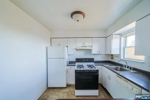 $289,000 | 2467 Highway 10, Unit 246B, Morris Plains, NJ 07950