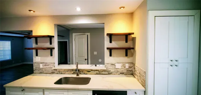 $2,000 | 15414 West Hampton Circle, Houston, TX 77071