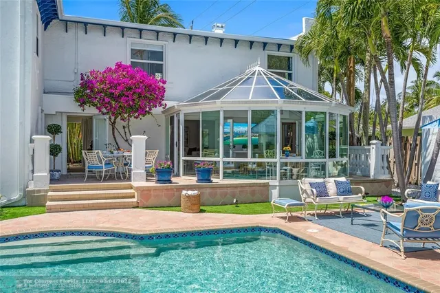 a view of a house and outdoor space