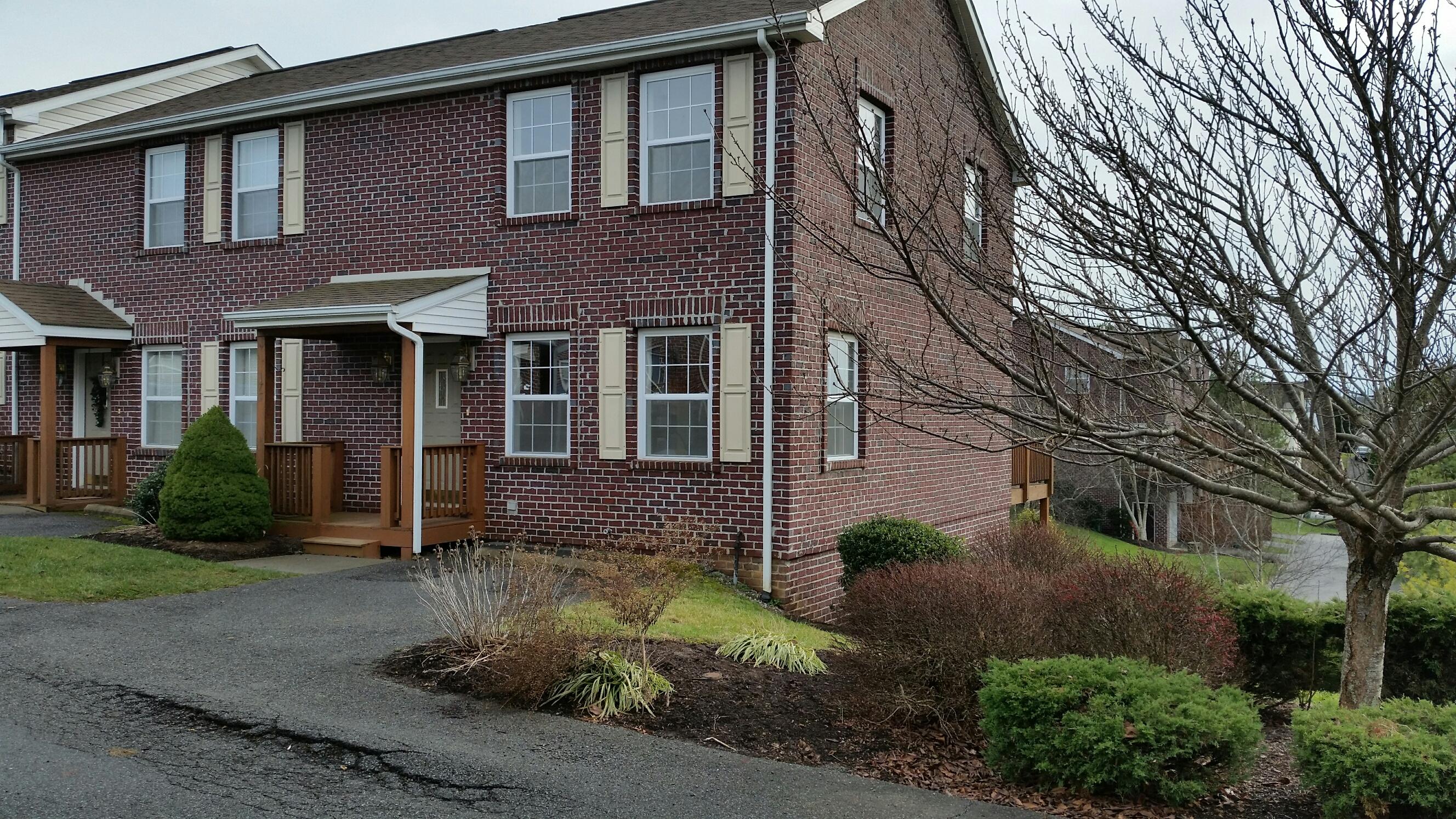 175 Hunters Ridge Lane Christiansburg, VA 24073 - Photo 1 of 1 20151222_140533_resized