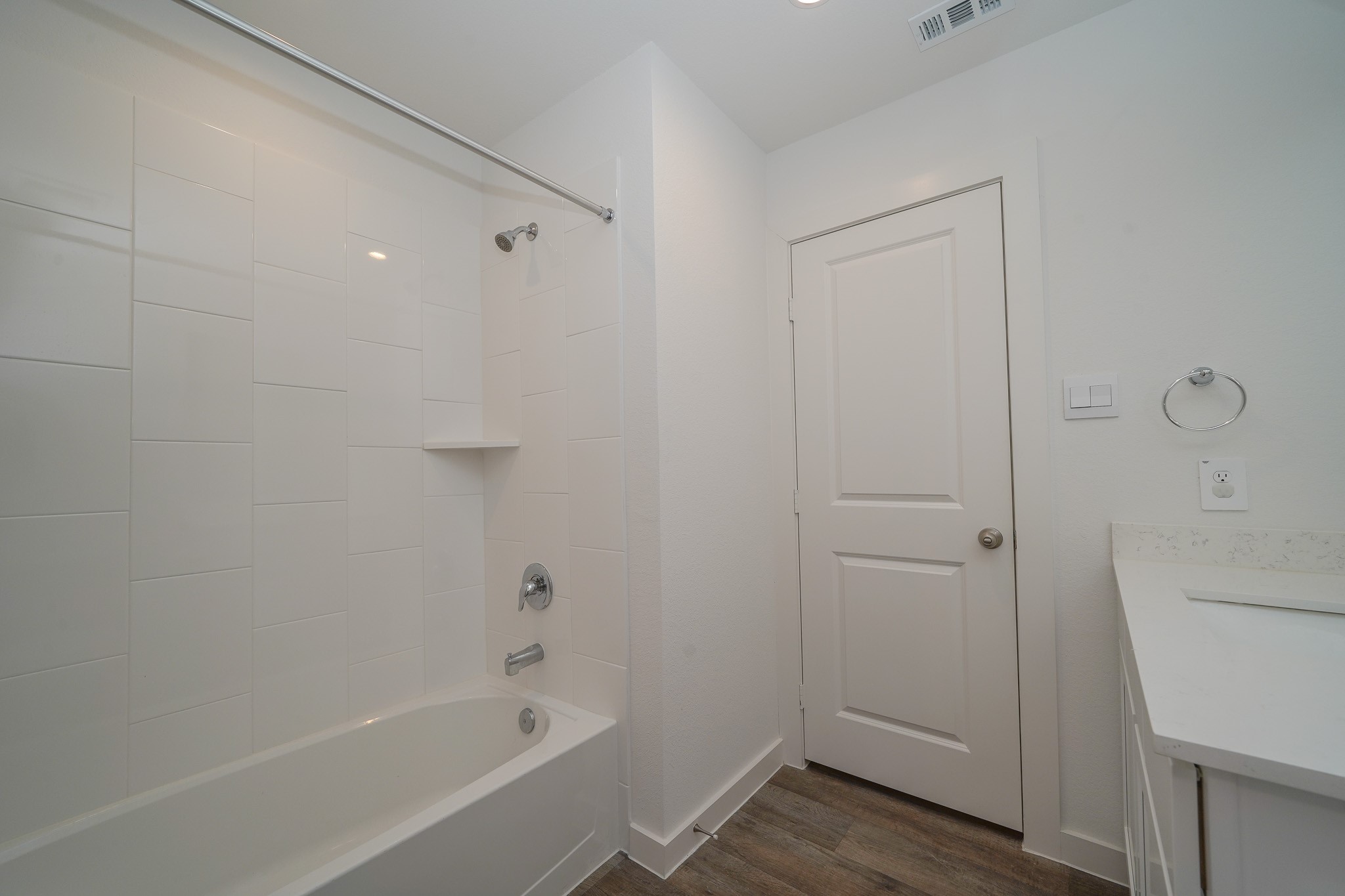 4526 Waving Willow Way Rosenberg, TX 77469 - Photo 10 of 40 a bathroom with a bathtub