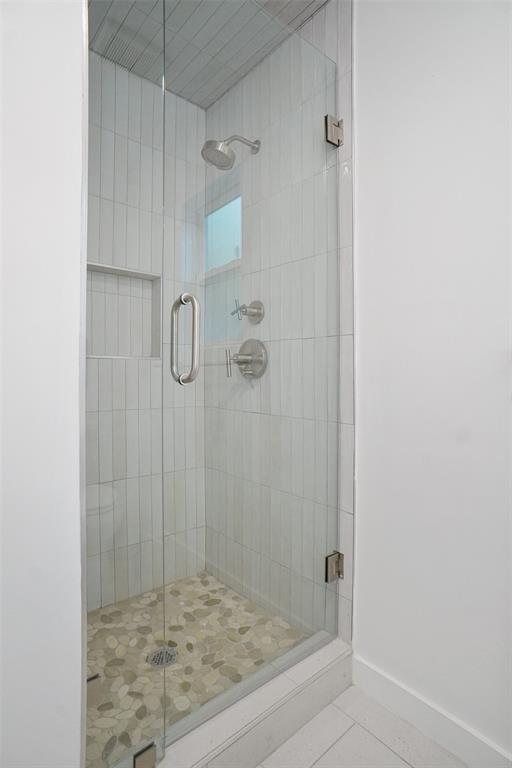 2147 Chaparral Gainesville, TX 76240 - Photo 22 of 40 a bathroom with a shower