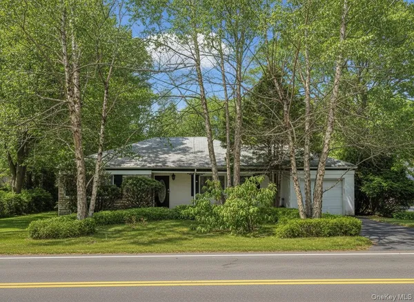 $1,198,000 | 64 Middle Neck Road, Roslyn, NY 11576