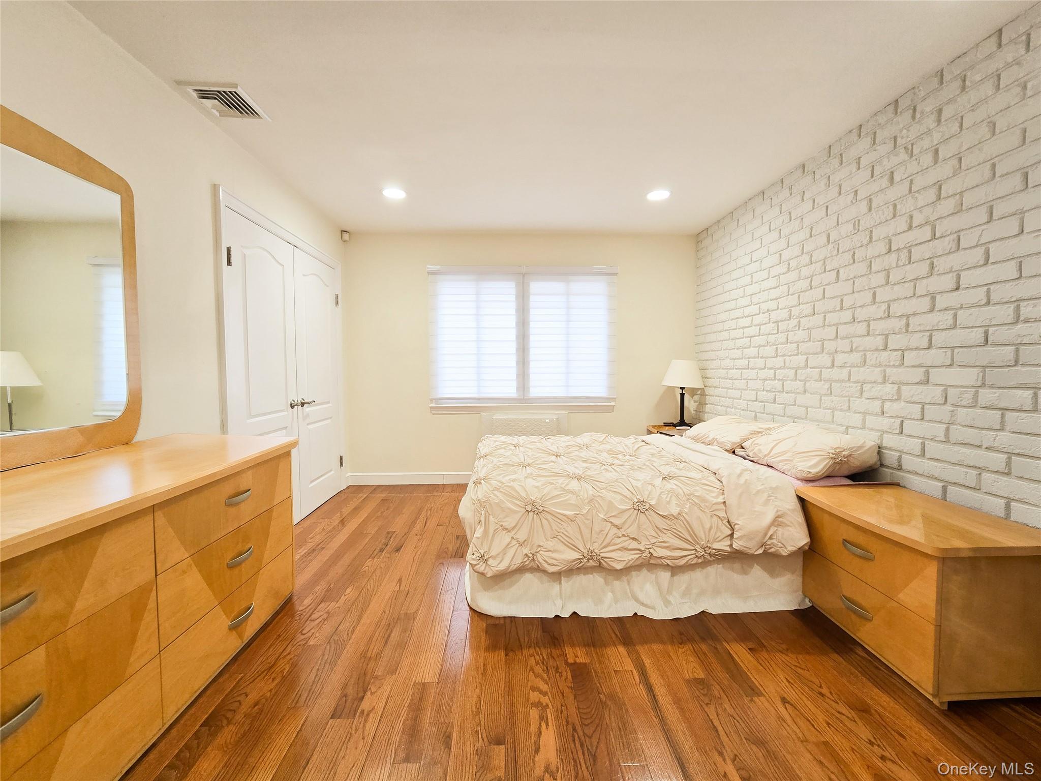 64 Middle Neck Road Roslyn, NY 11576 - Photo 15 of 29