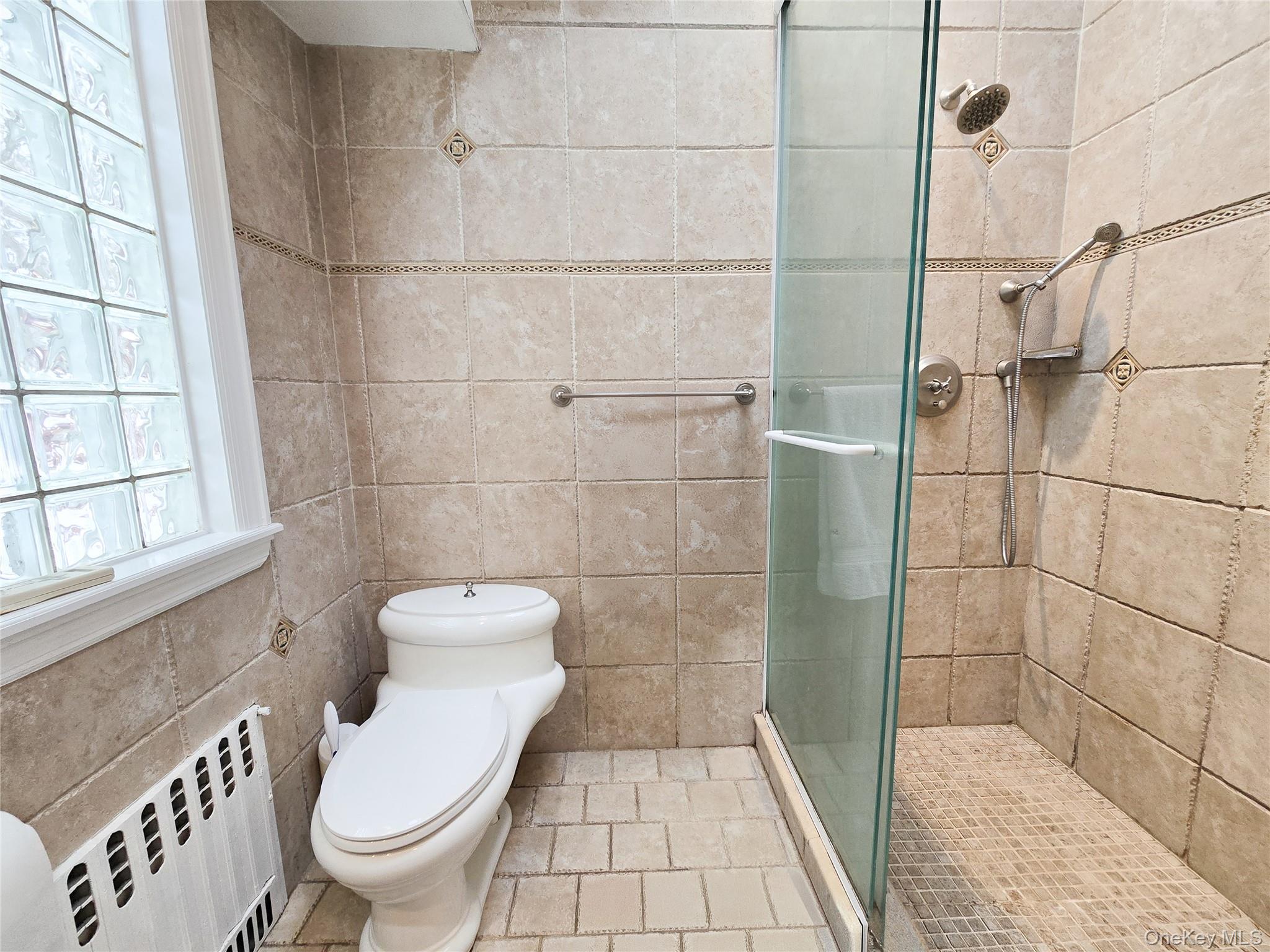 64 Middle Neck Road Roslyn, NY 11576 - Photo 16 of 29