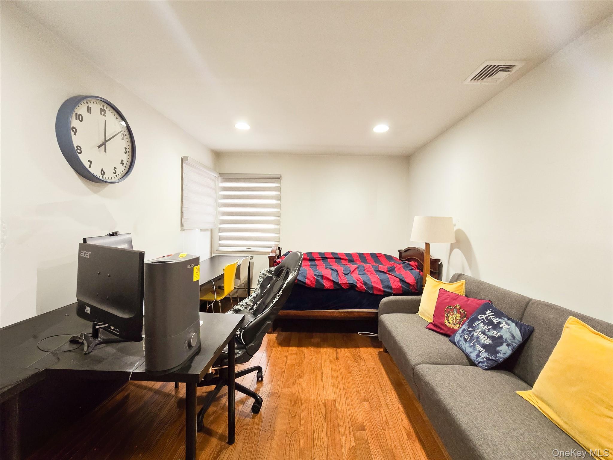 64 Middle Neck Road Roslyn, NY 11576 - Photo 19 of 29