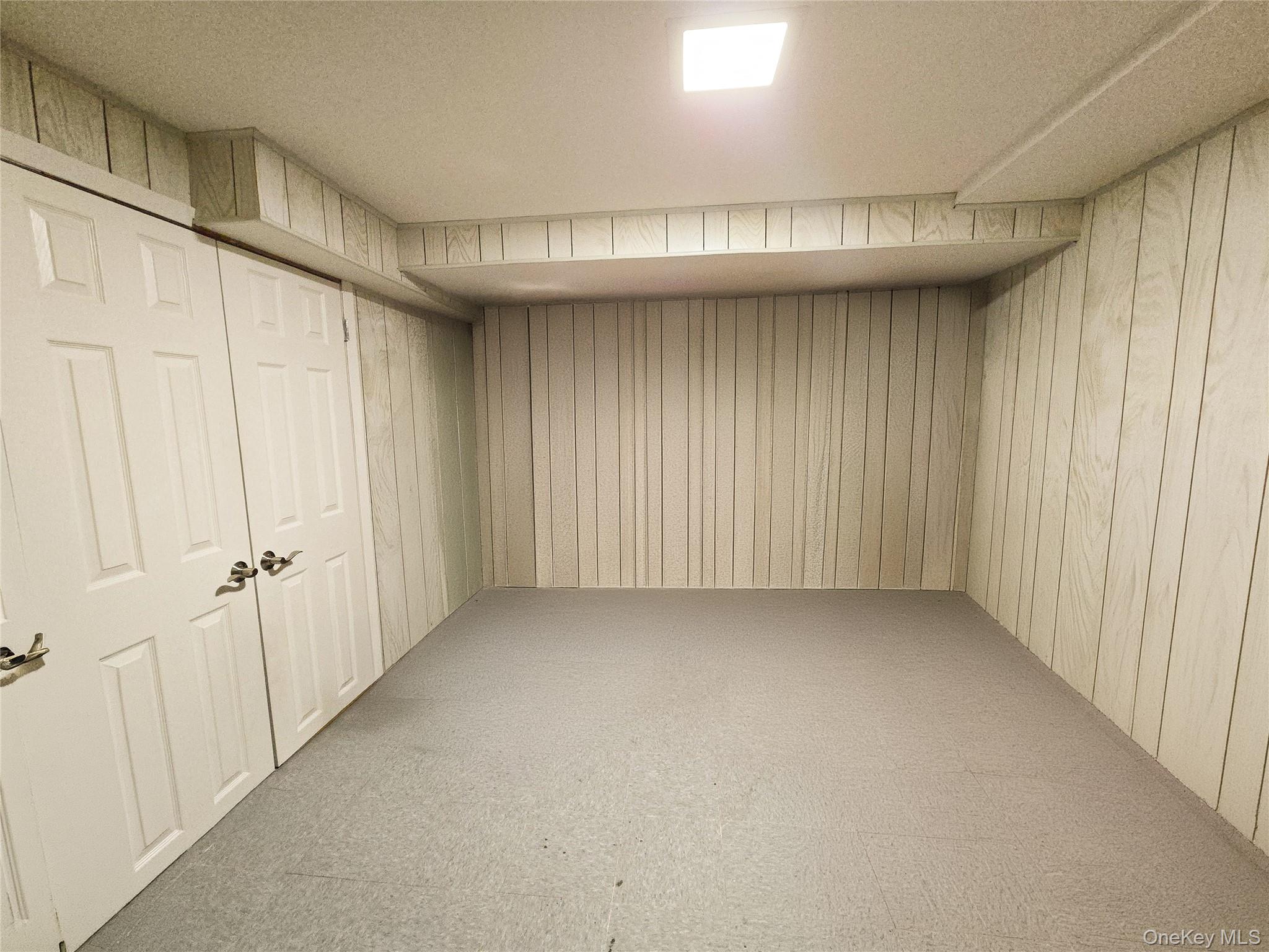 64 Middle Neck Road Roslyn, NY 11576 - Photo 23 of 29