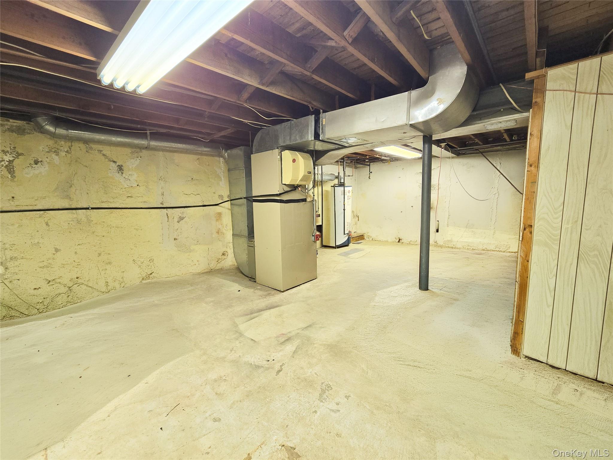 64 Middle Neck Road Roslyn, NY 11576 - Photo 25 of 29