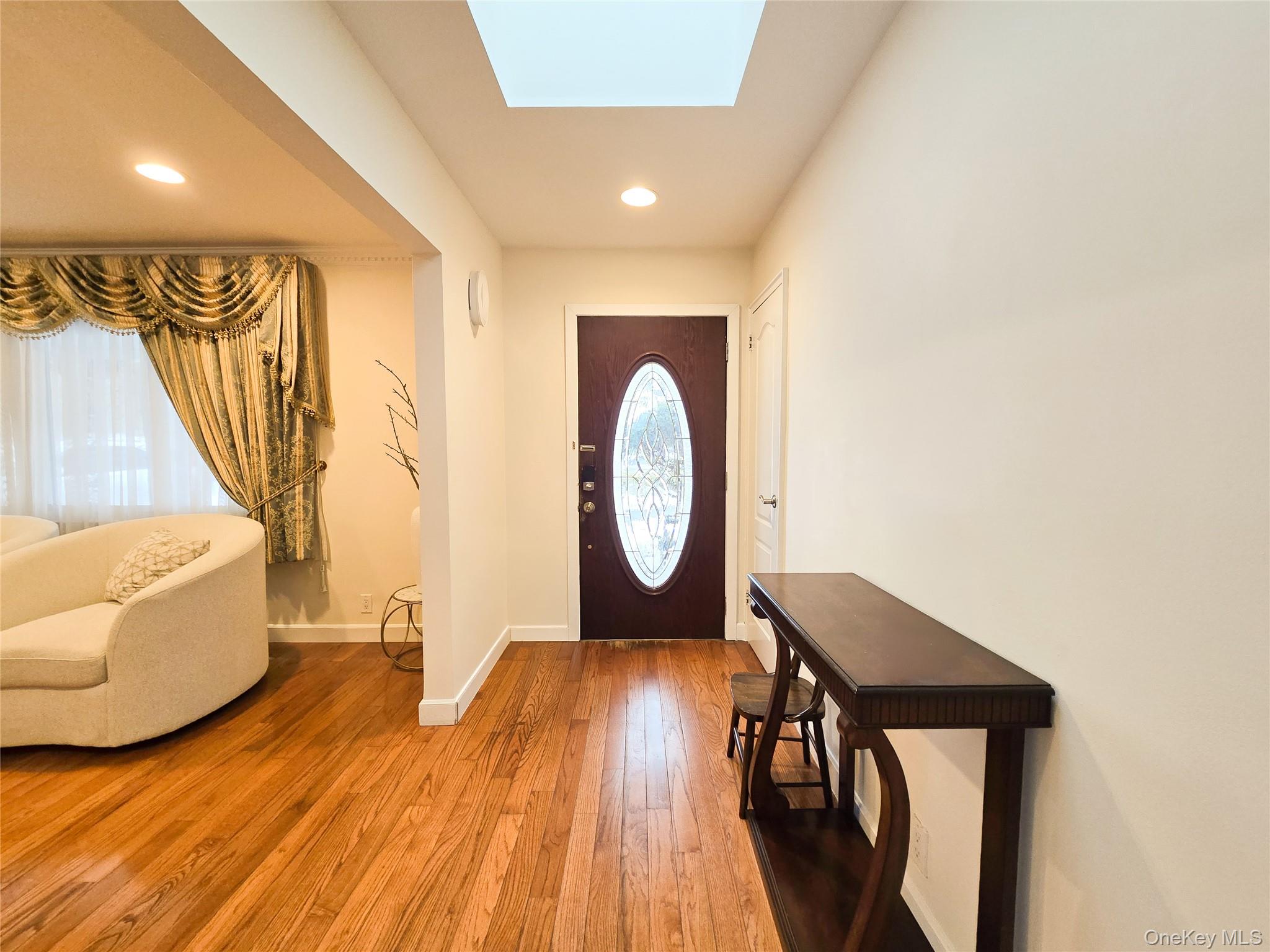 64 Middle Neck Road Roslyn, NY 11576 - Photo 8 of 29