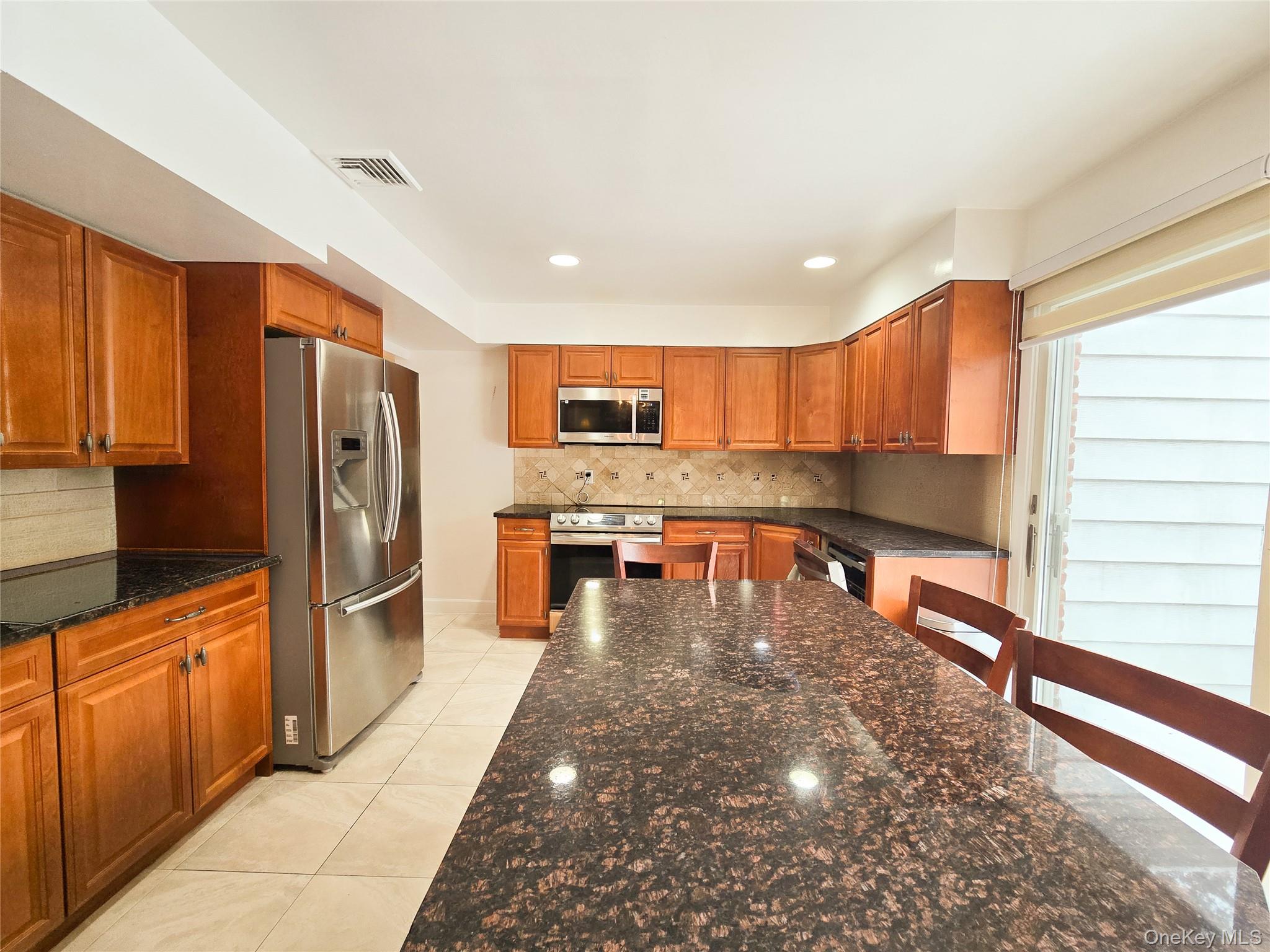 64 Middle Neck Road Roslyn, NY 11576 - Photo 10 of 29